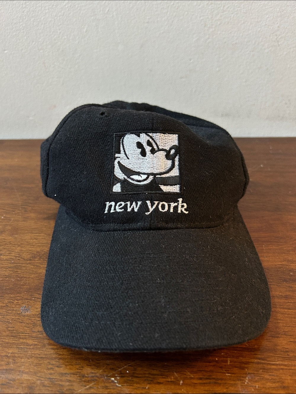 Vintage Disney Store Mickey Black 'New York' Cartoon Cap